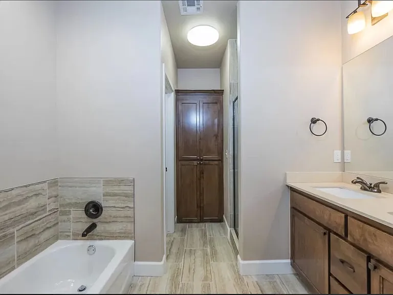 Del Norte Duplexes — Photo 9