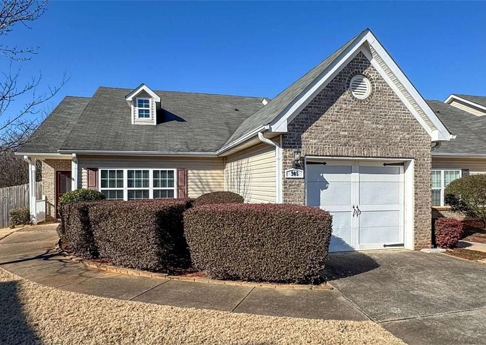 1st image of 905 City Park Dr