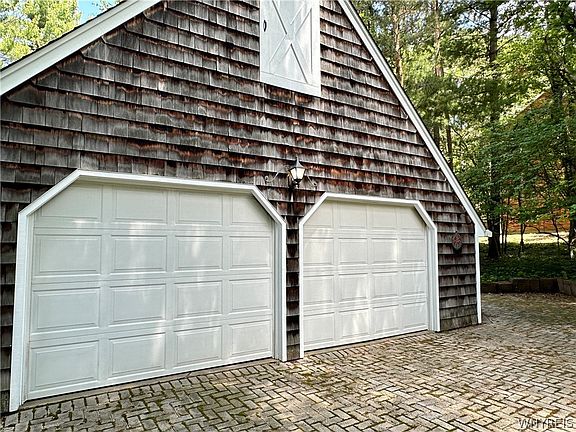 2nd image of 40 Tanglewood Dr W