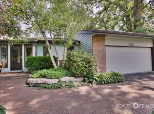 611 Wood Ridge Ct, Elgin, IL 60123