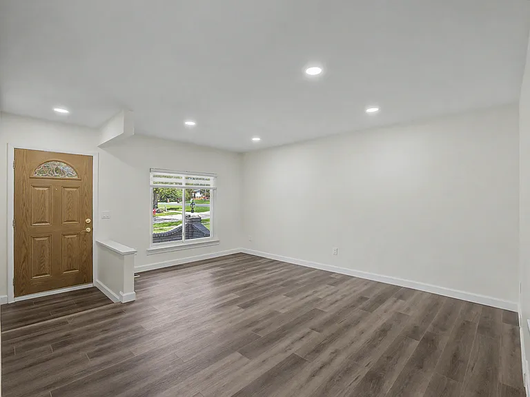 43018 Burlington Dr — Photo 6