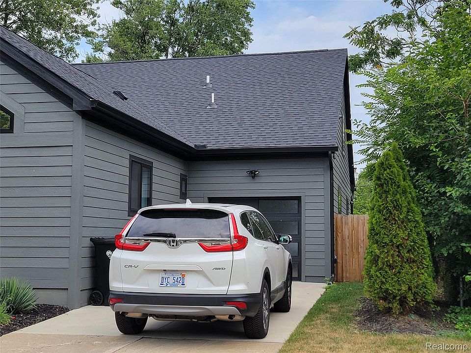 26514 Barrington St, photo 3