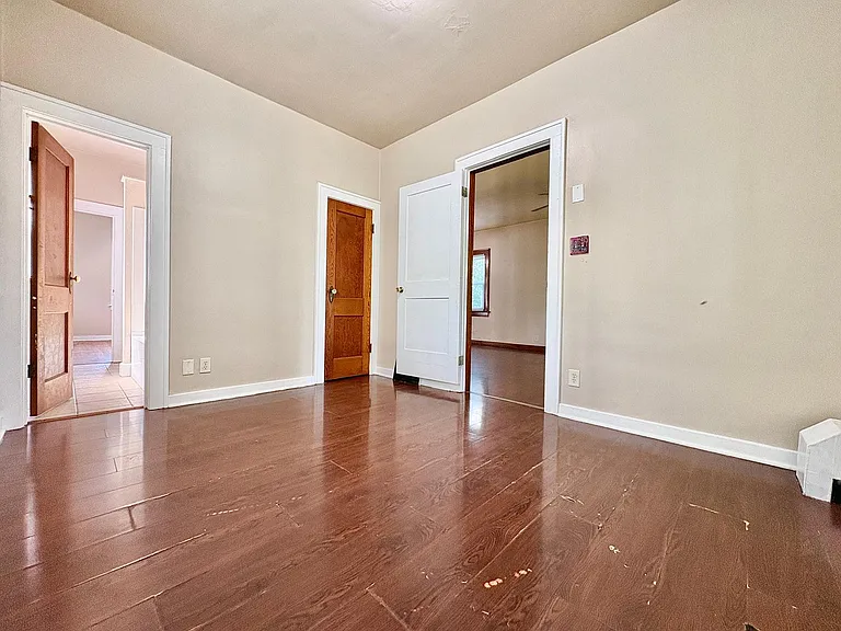 1320 Altgeld St — Photo 6