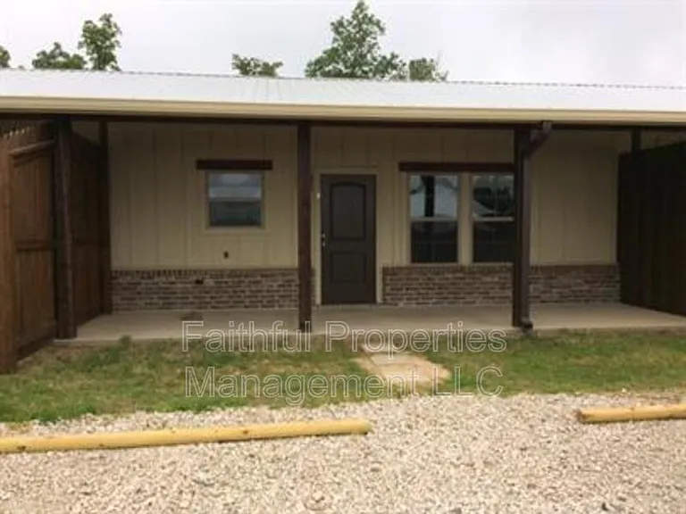 19568 Fonda St E — Photo 1