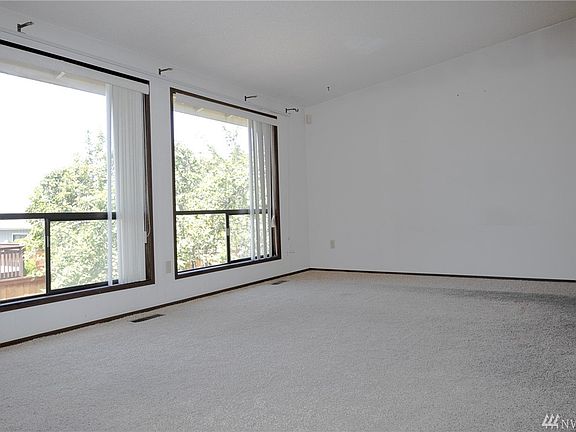 4th image of 64 Silver Beach Dr