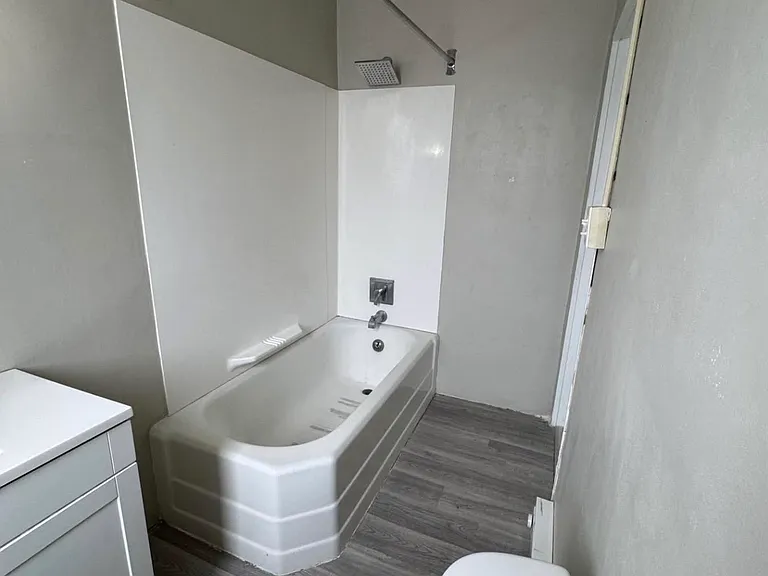 528 Franklin St #3F — Photo 7