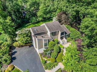 147 Willow Grove Dr, Lincroft, NJ 07738