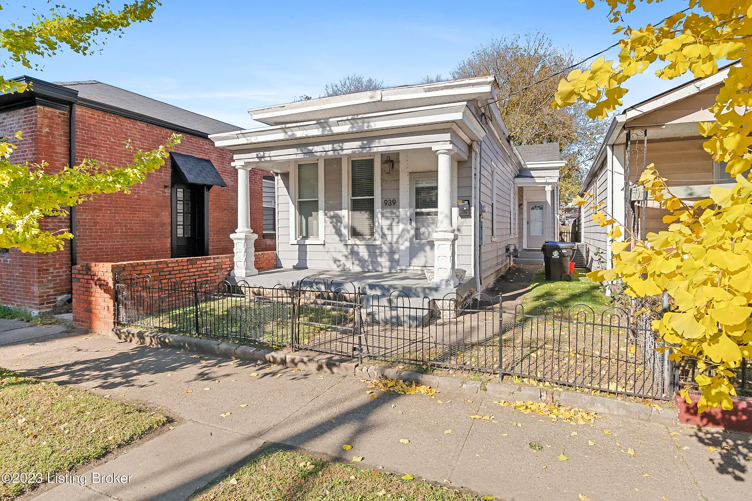 939 Mary St photo 1
