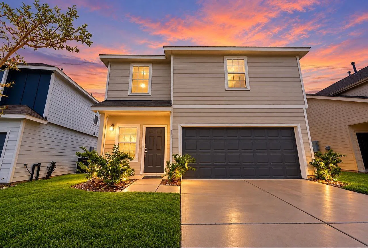 3 bed, 2.5 bath, 1657 sqft, $2,100 — Photo 3