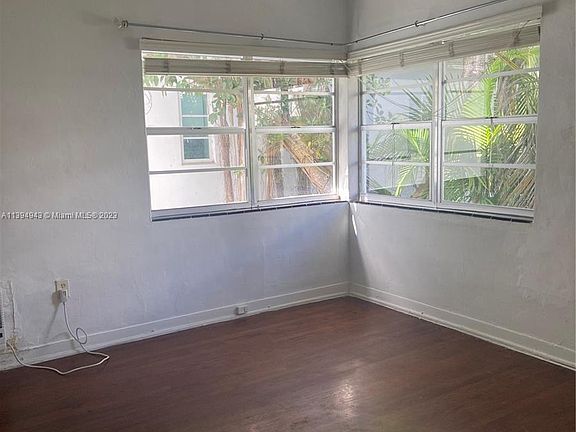5th image of 1559 Meridian Ave APT 208