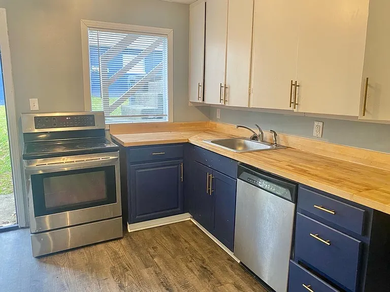 324 E Pershing St — Photo 8