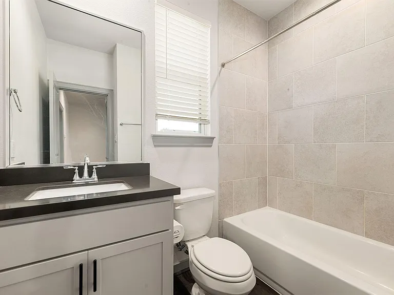 725 N Emile St — Photo 27