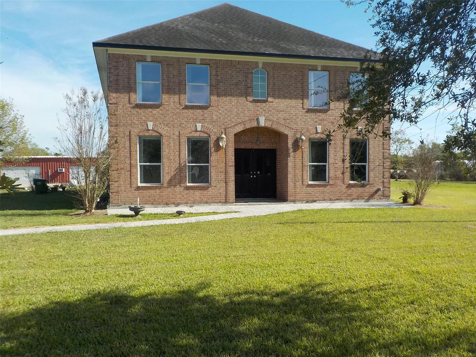 4 bed, 2.5 bath, 4176 sqft, $3,200 — Photo 2