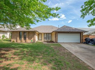 11613 SW 4th St, Yukon, OK 73099