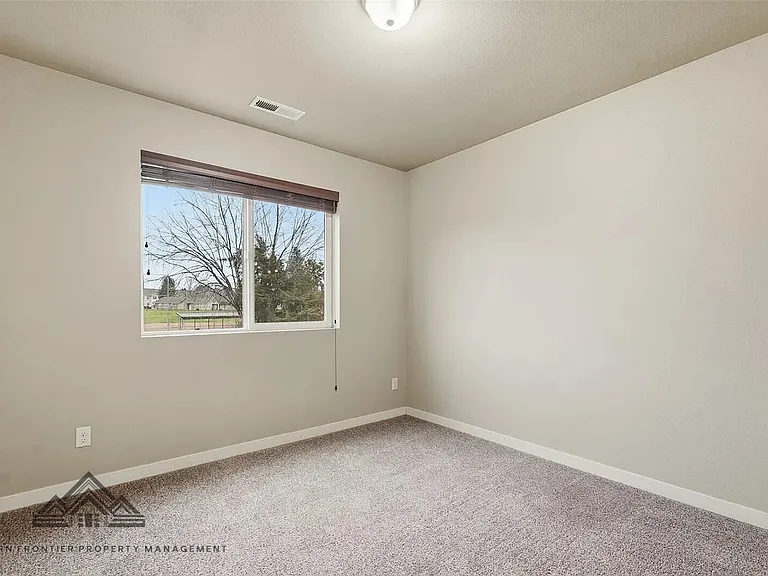 218 E Whitman Dr — Photo 12