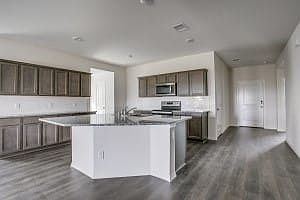5th image of 4021 Black Canyon Dr