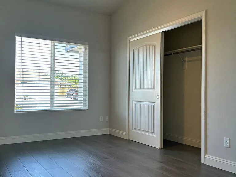 432 Thomas St — Photo 15