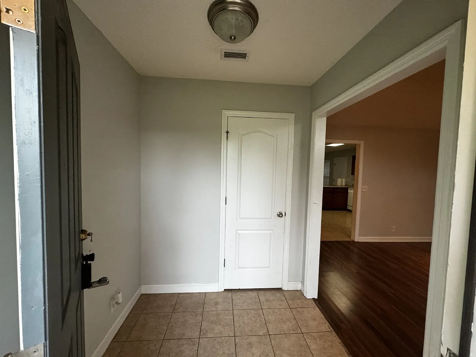 3 bed, 2.0 bath, 1356 sqft, $1,800 — Photo 2