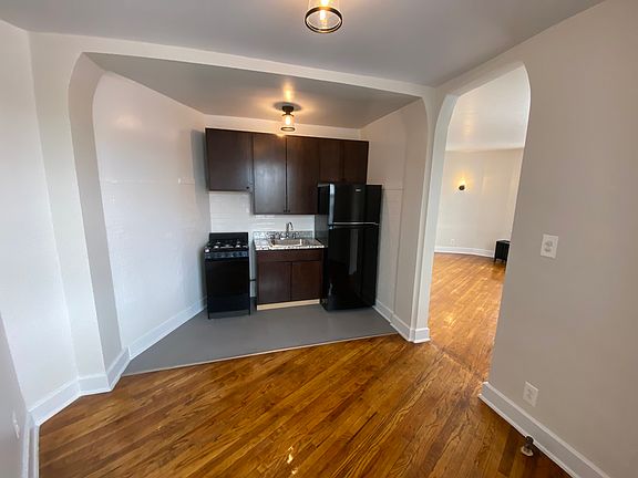 5th image of 5037 W Montrose Ave #103