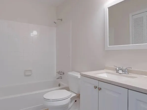 3178 Summit Square Dr, Oakton, VA