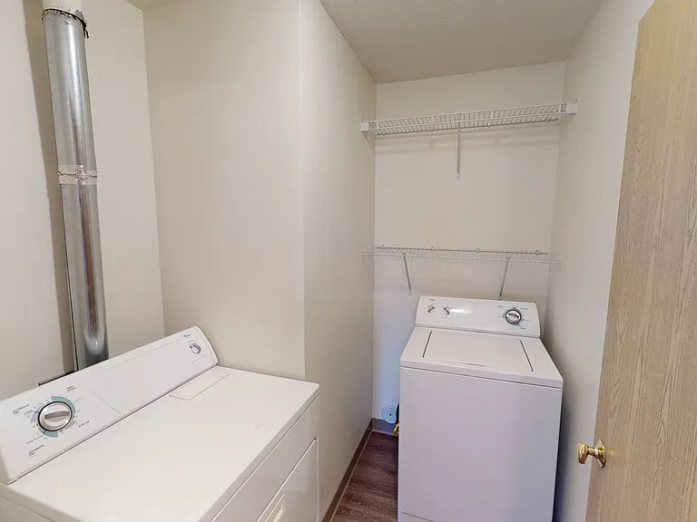 1327 Walton Dr — Photo 6