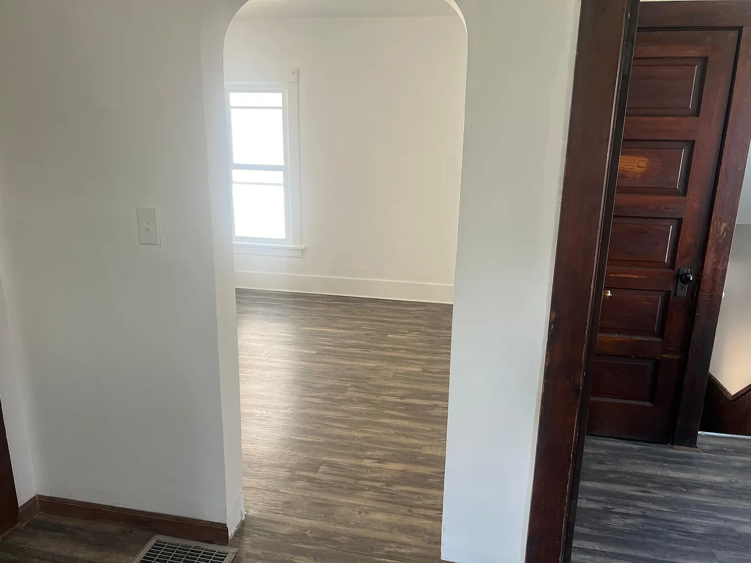 4 bed, 3924 sqft, $1,100 — Photo 3