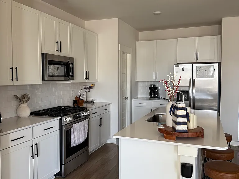 659 Ballard Dr — Photo 8