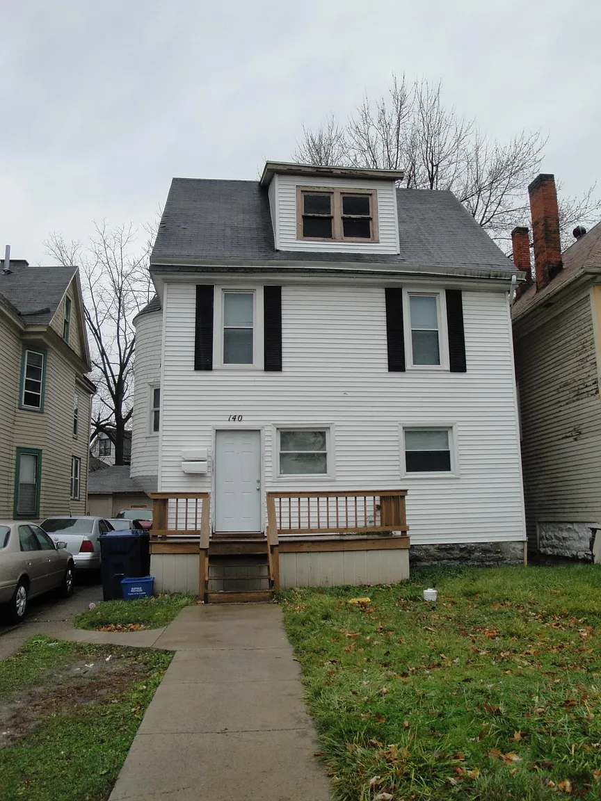 140 Loring Ave photo 1