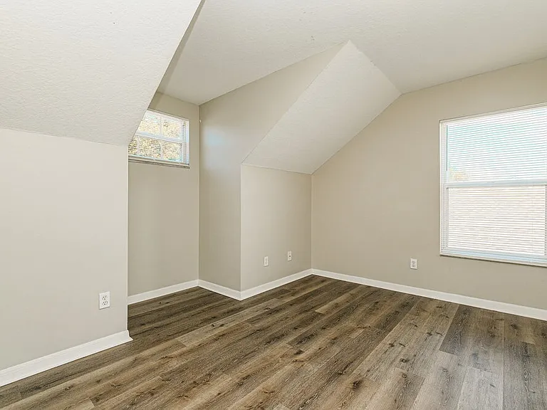 1818 Horsechestnut Ct — Photo 14