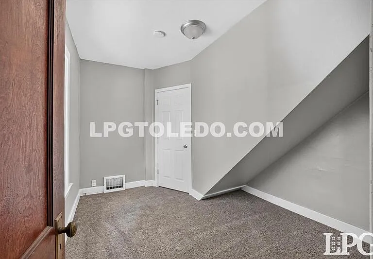 544 Woodsdale Ave — Photo 18