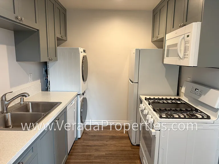3832 Albatross St #B — Photo 2