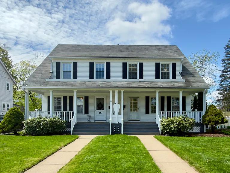 15 Washington Cir — Photo 1