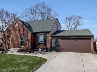 876 Pioneer Dr, North Tonawanda, NY 14120