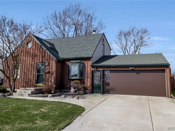 876 Pioneer Dr, North Tonawanda, NY 14120