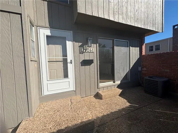 11261 Calico Dr, Kansas City, MO 64137