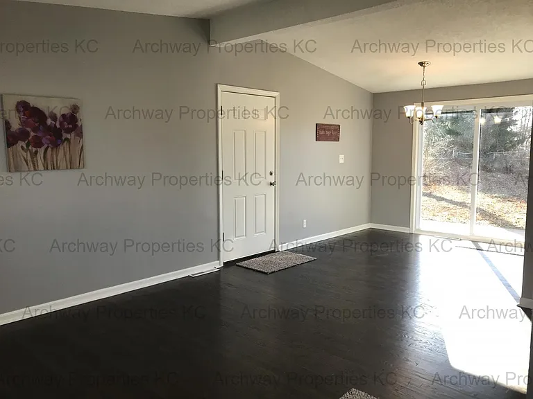13801 W 93rd St — Photo 2