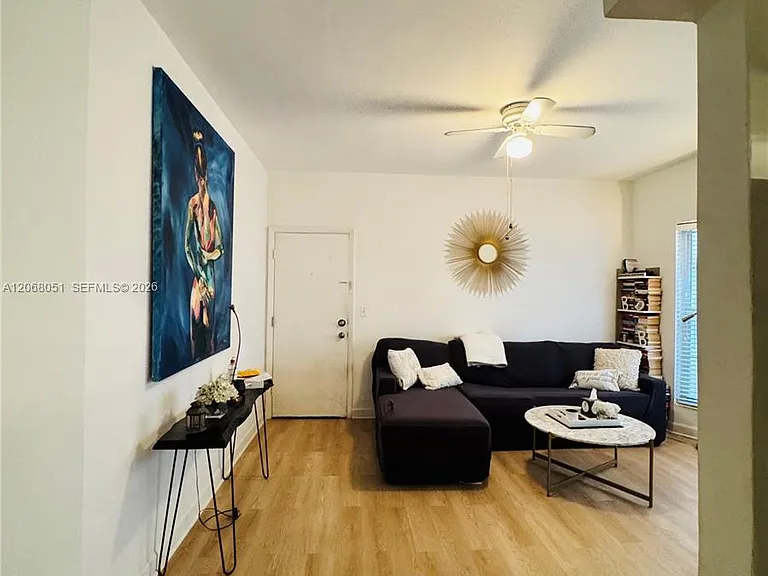 550 15th St #203 — Photo 5