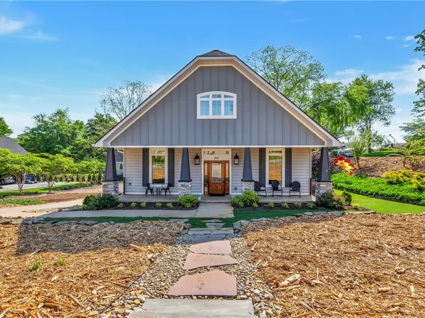 313 Depot St, Seneca, SC 29678