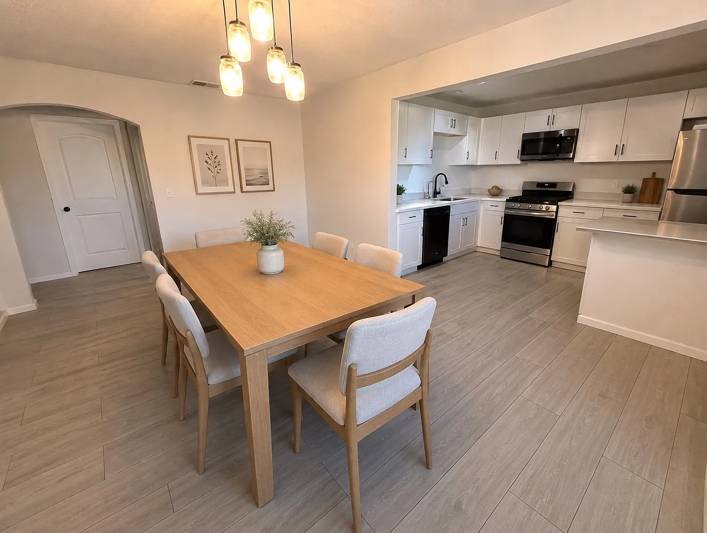 4 bed, 1602 sqft, $2,100 — Photo 3