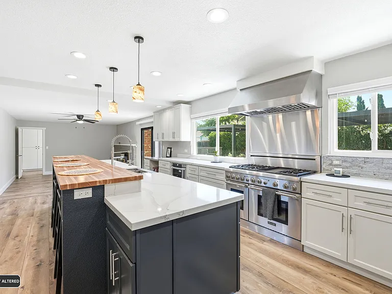 1554 American Beauty Dr — Photo 3
