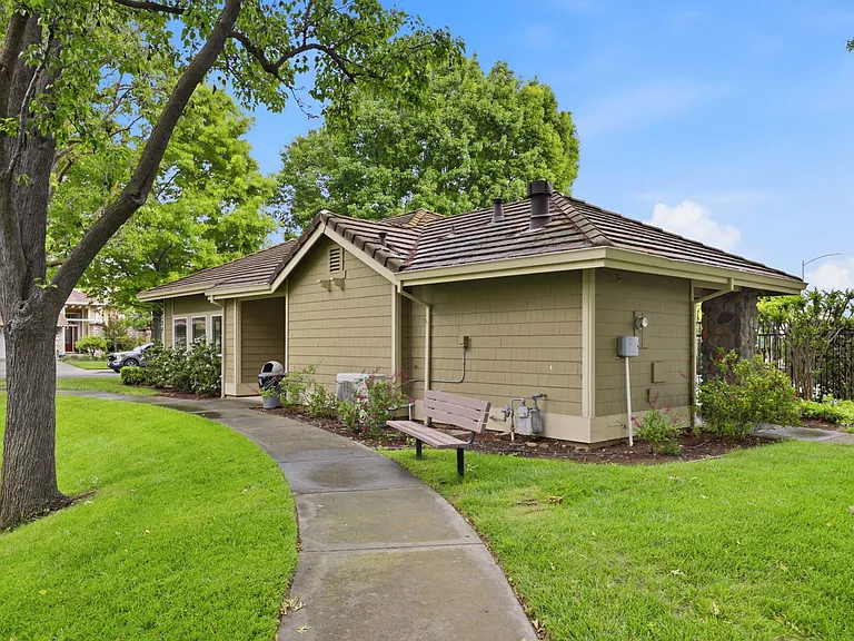 17515 Montoya Cir — Photo 41