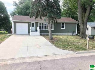 408 S Court St, Elk Point, SD 57025