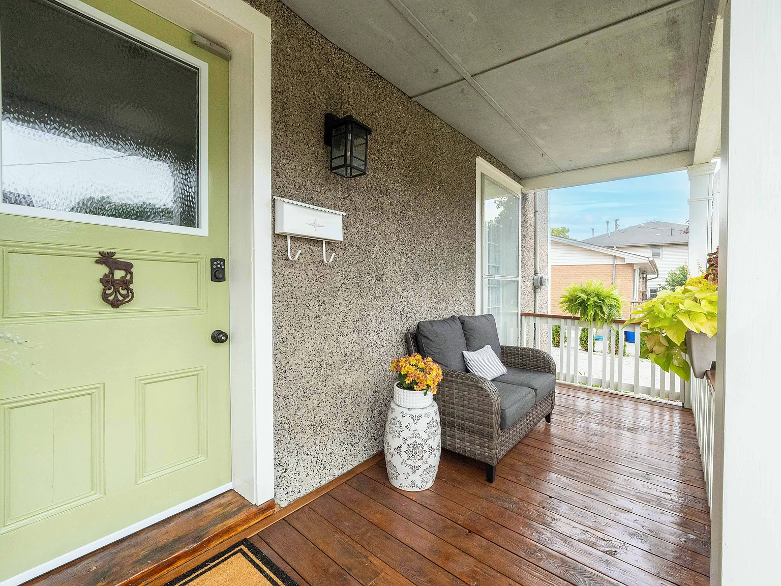 3 bed, 1200 sqft, $2,250 — Photo 3