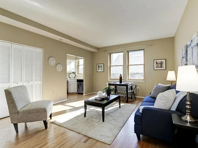 1811 Vernon St NW #201 — Photo 2