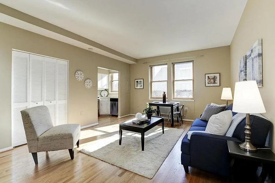 Building Photo - 1811 Vernon St NW #201