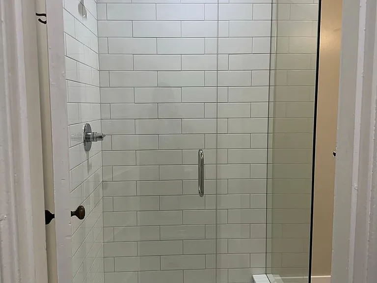 De Luxe Apartments LLC — Photo 11
