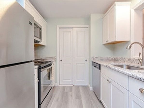 65 Greentree Ln APT 23