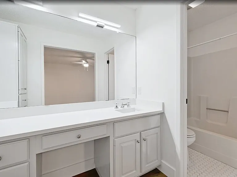 2407B Winsted Ln — Photo 13