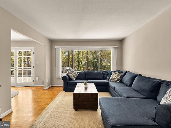 5th image of 1005 Ruppert Rd