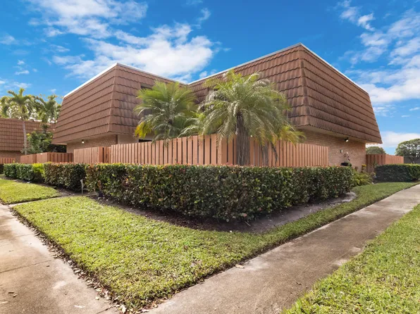245 Charter Way, West Palm Beach, FL 33407